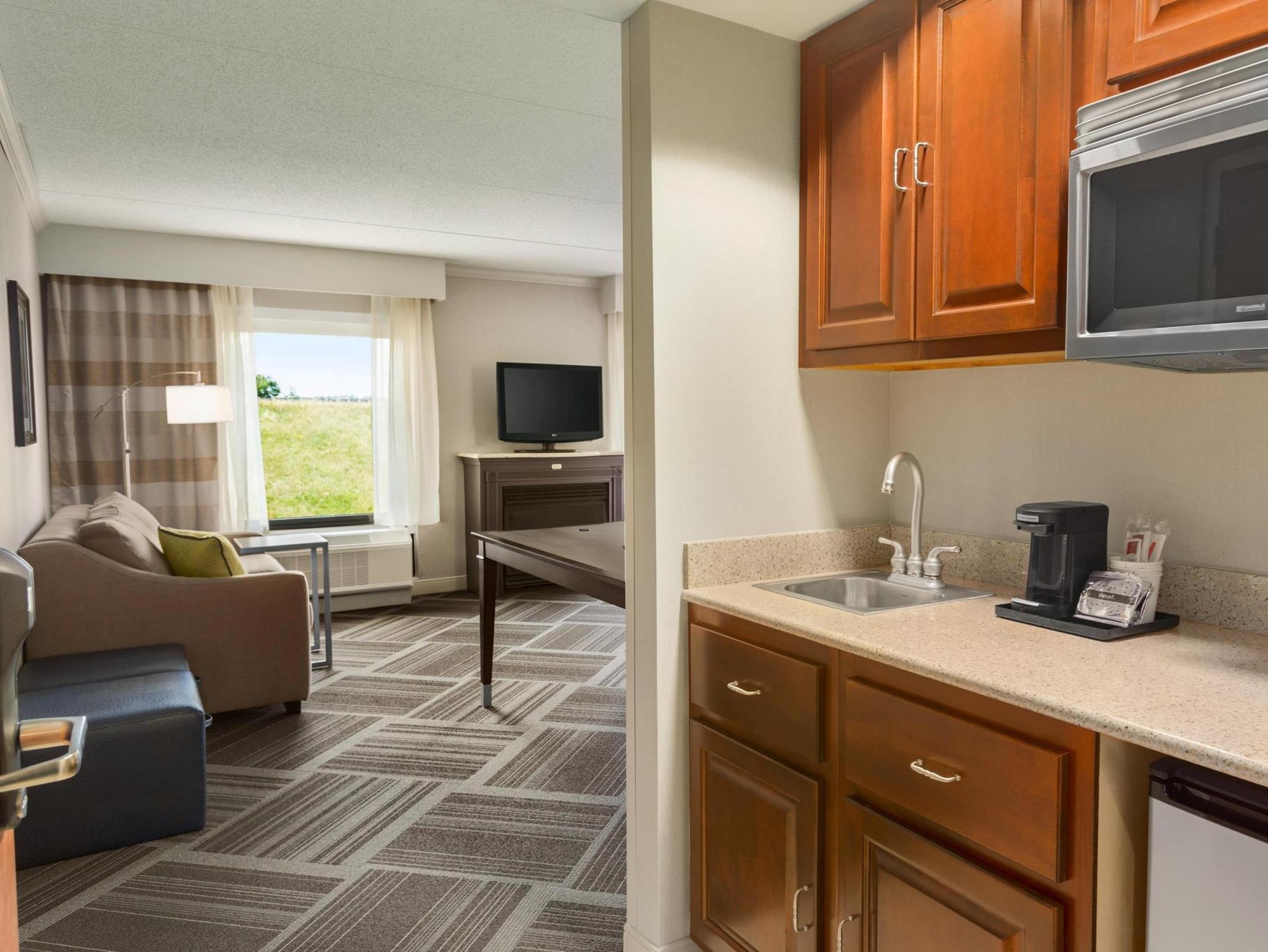 Hampton Inn & Suites By Hilton Manchester Bedford Bagian luar foto