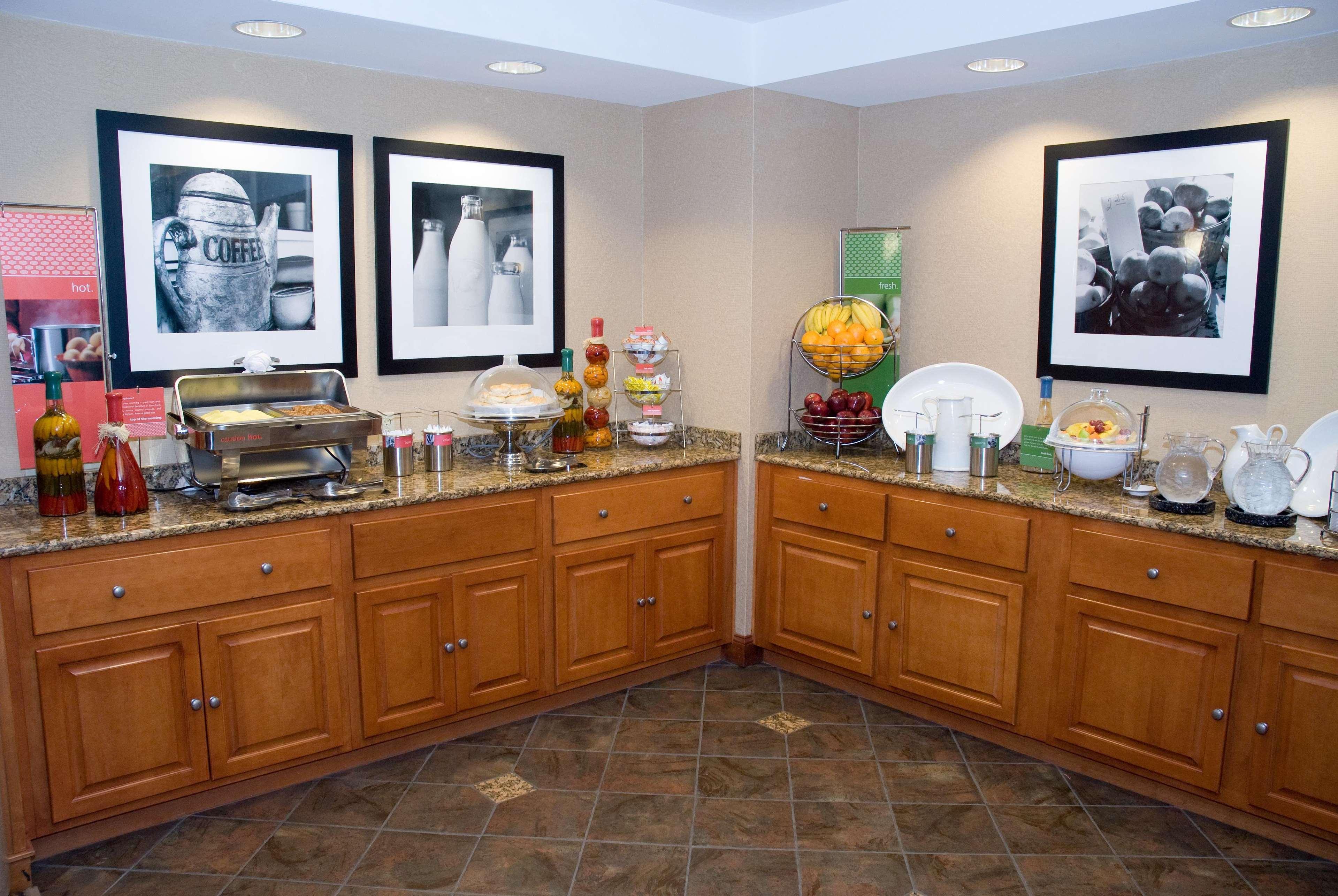 Hampton Inn & Suites By Hilton Manchester Bedford Restoran foto
