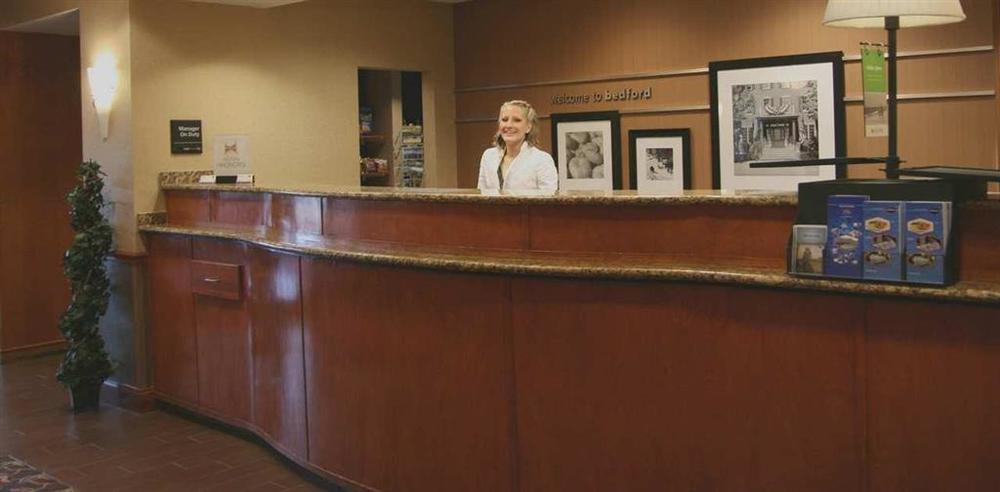 Hampton Inn & Suites By Hilton Manchester Bedford Bagian luar foto