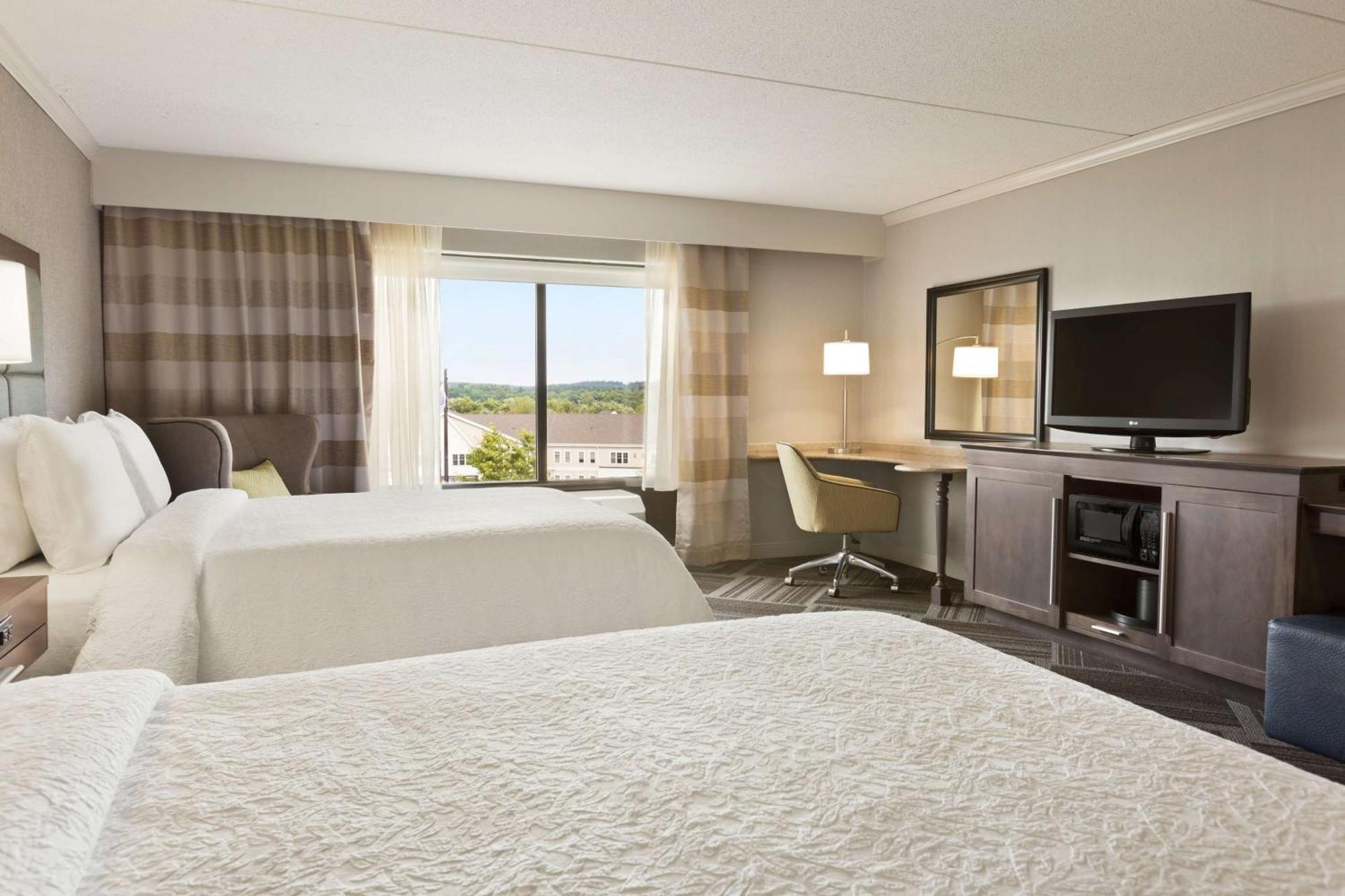 Hampton Inn & Suites By Hilton Manchester Bedford Bagian luar foto