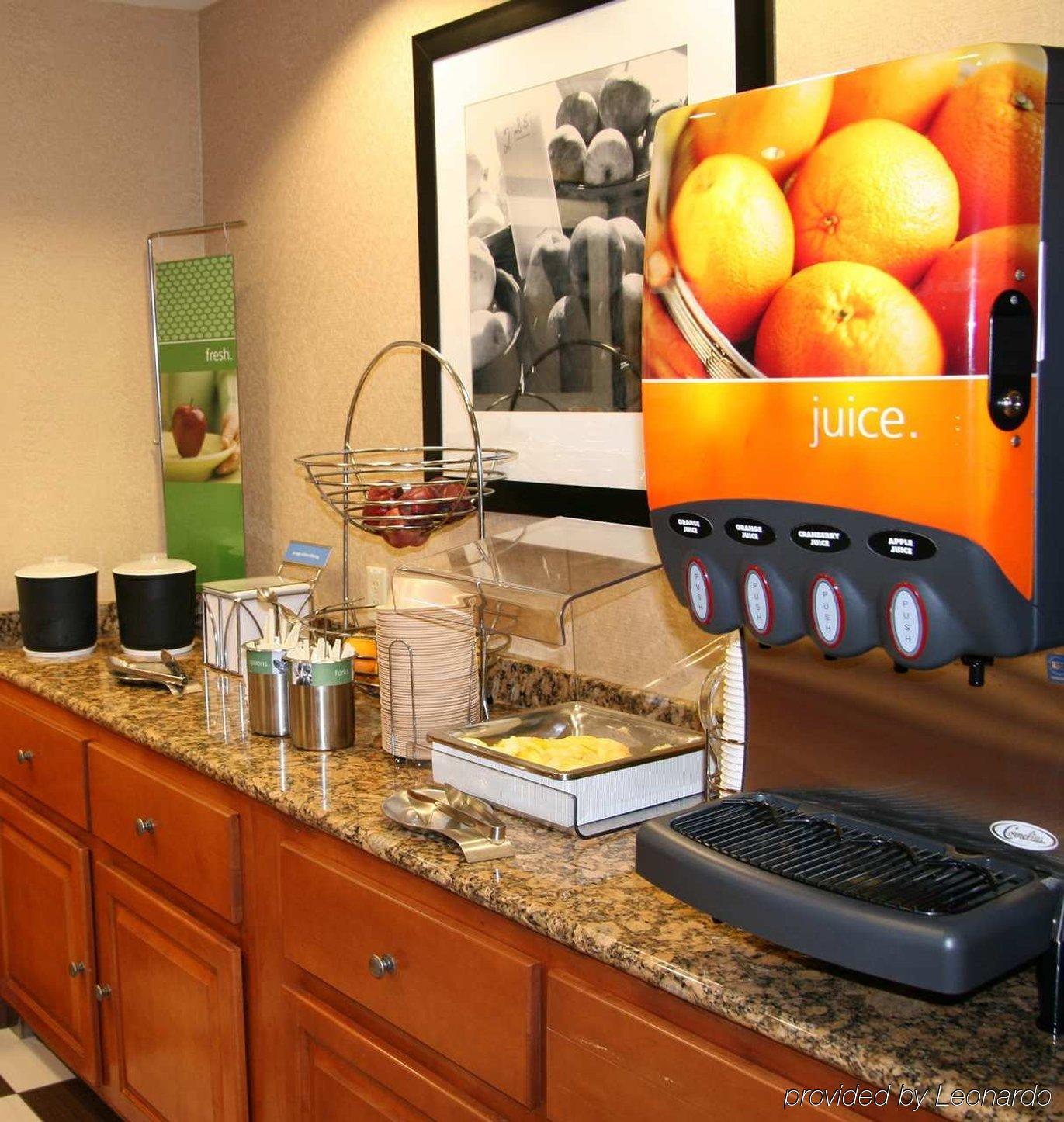 Hampton Inn & Suites By Hilton Manchester Bedford Bagian luar foto